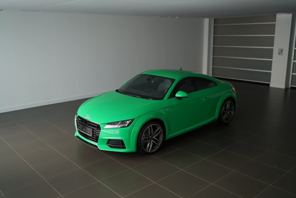 Audi TT зеленая