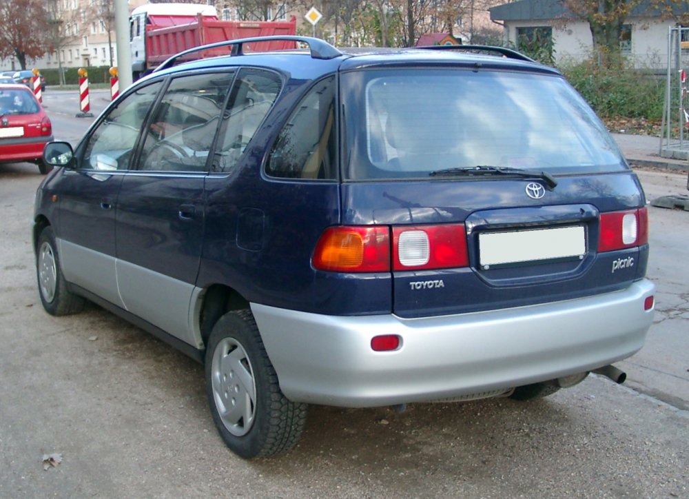 Toyota Picnic 2.0 van