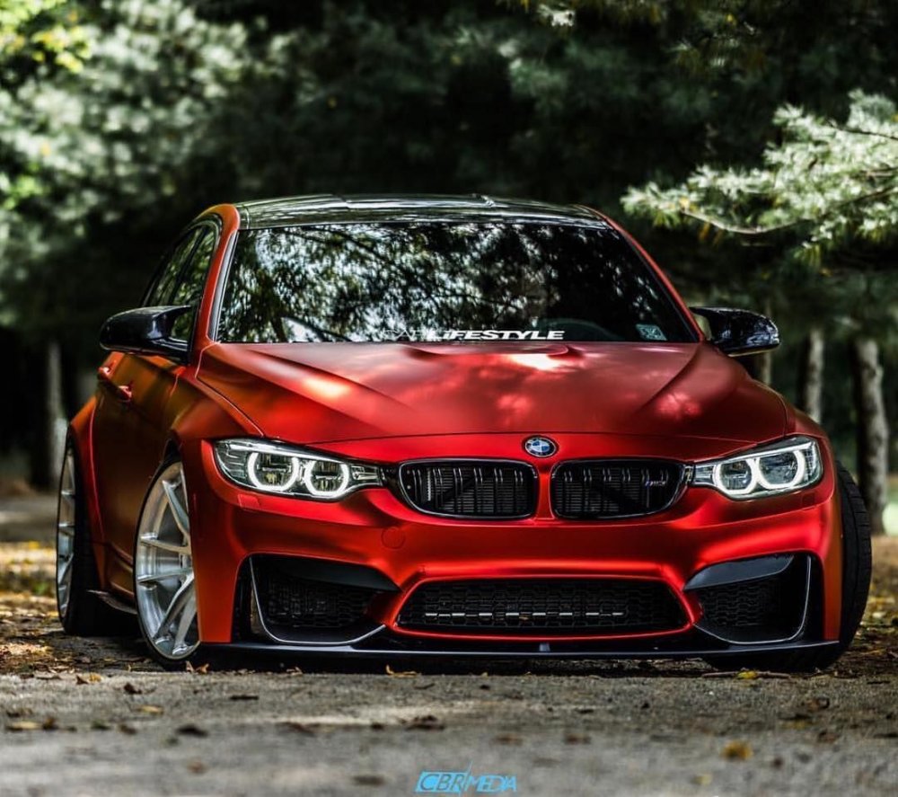 BMW m2 красная