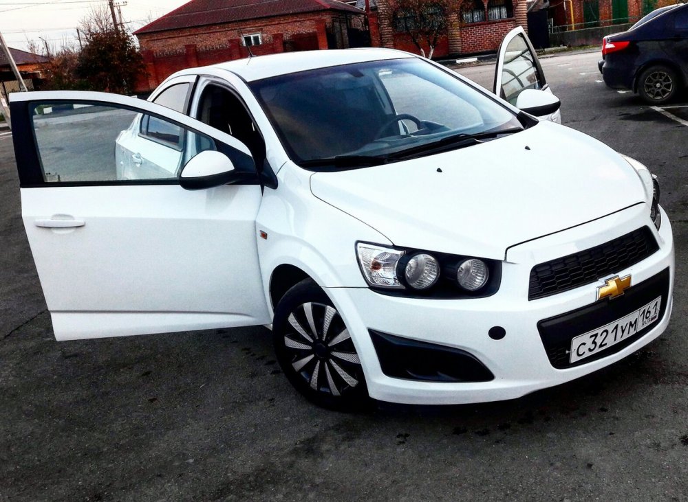 Chevrolet Aveo т300 седан