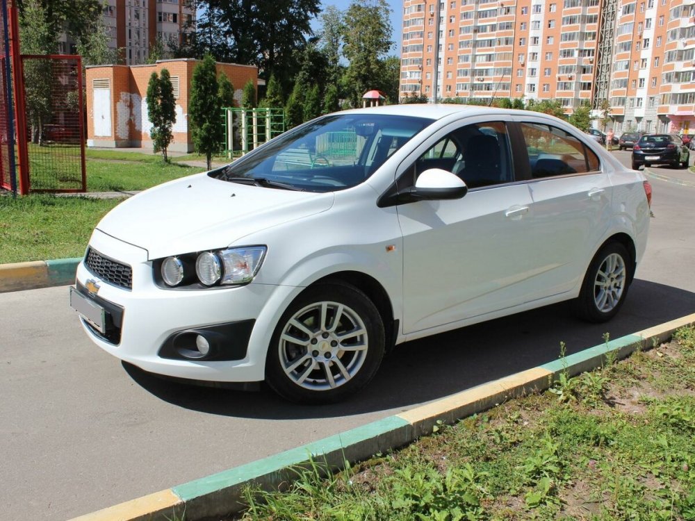 Chevrolet Aveo t250 белый