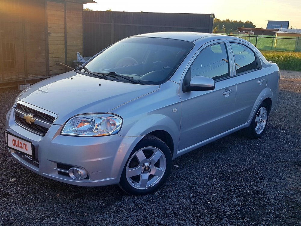 Chevrolet Aveo серебристый 2014