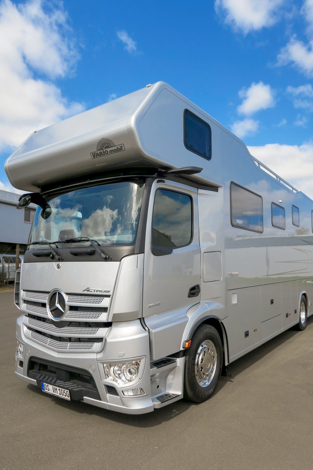 Дом на колёсах Mercedes Vario Alkoven 1200