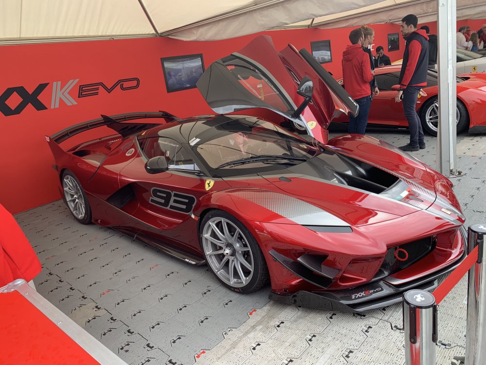 Машина Ferrari FXX K