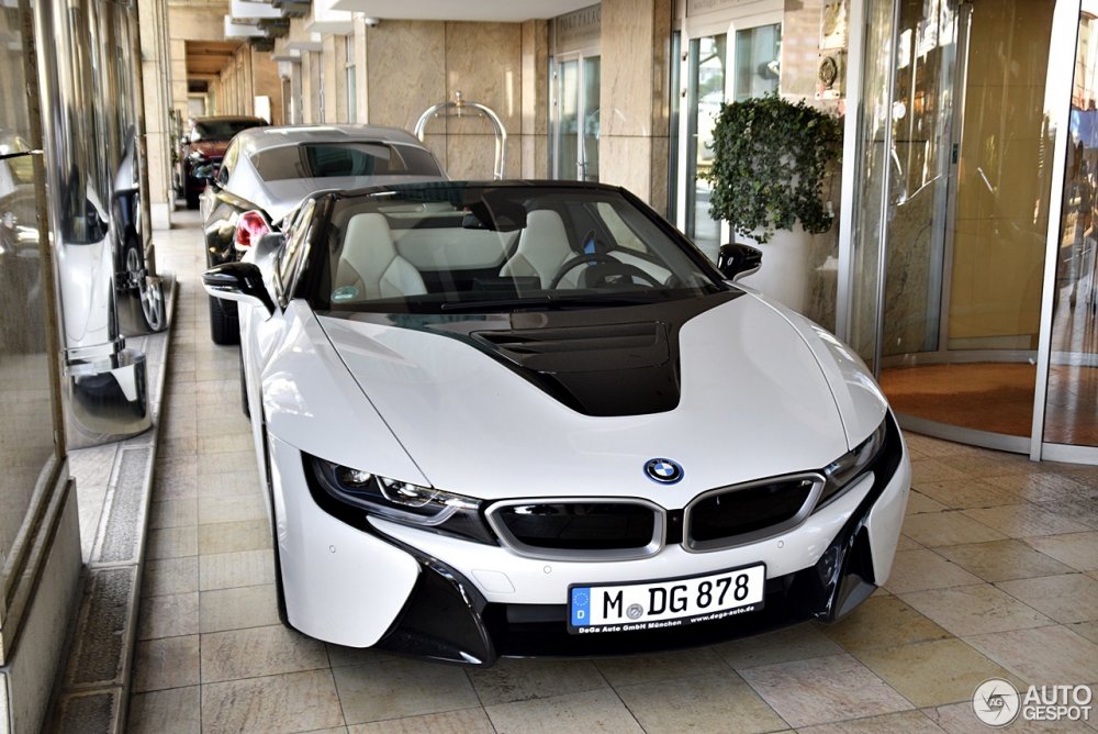 2019 BMW i8 Roadster