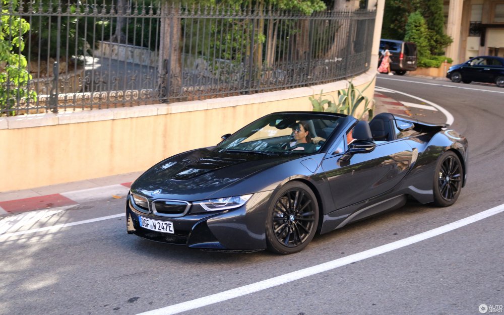 BMW i8 Roadster черный