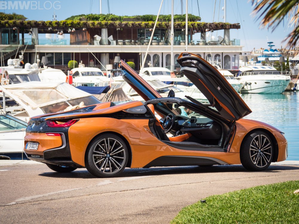 BMW i8 Roadster Blue