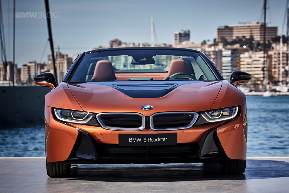 BMW i8 Roadster 2020 белая