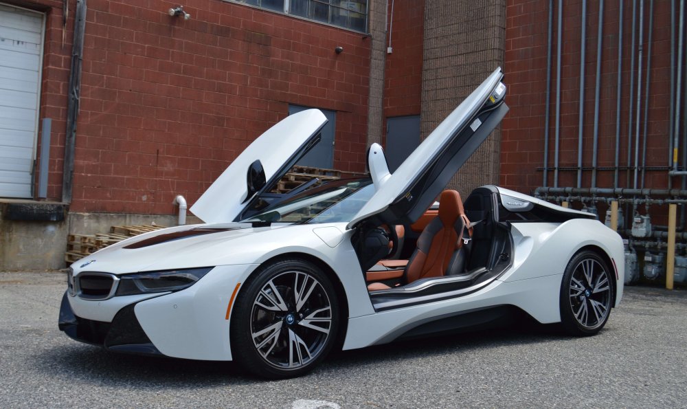 BMW i8 Roadster салон