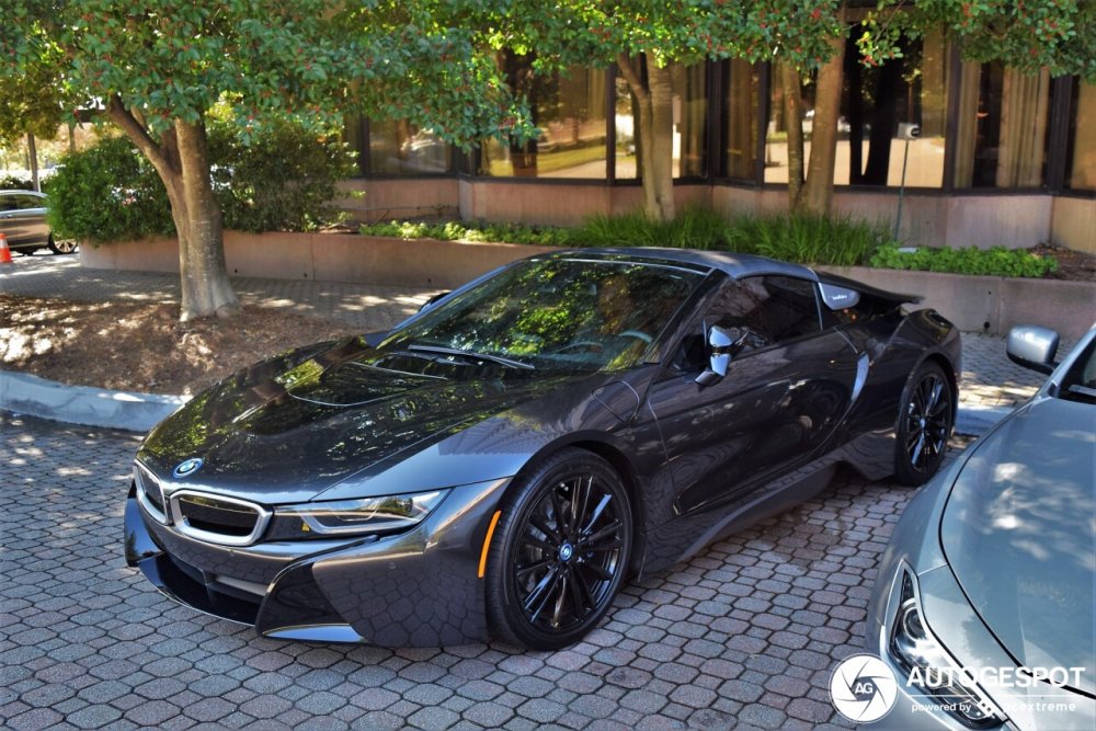 BMW i8 White Blue