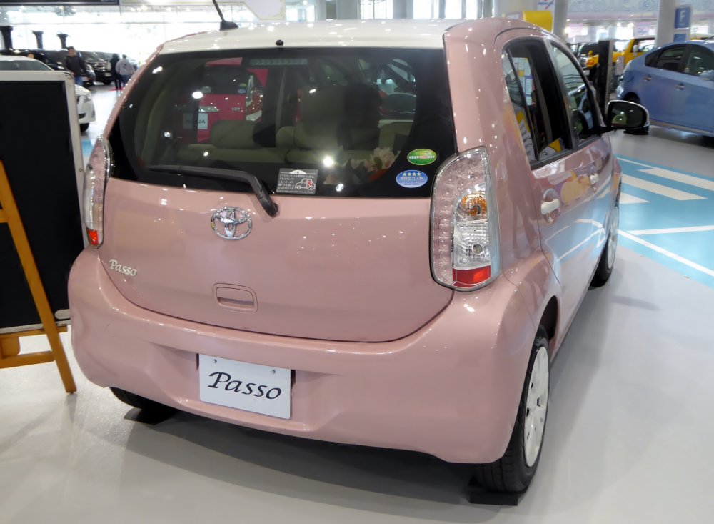 Toyota passo Hana 2015