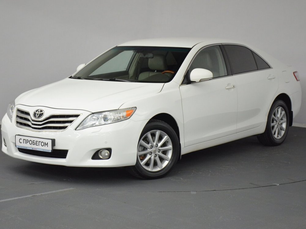 Toyota Camry 2011 белый