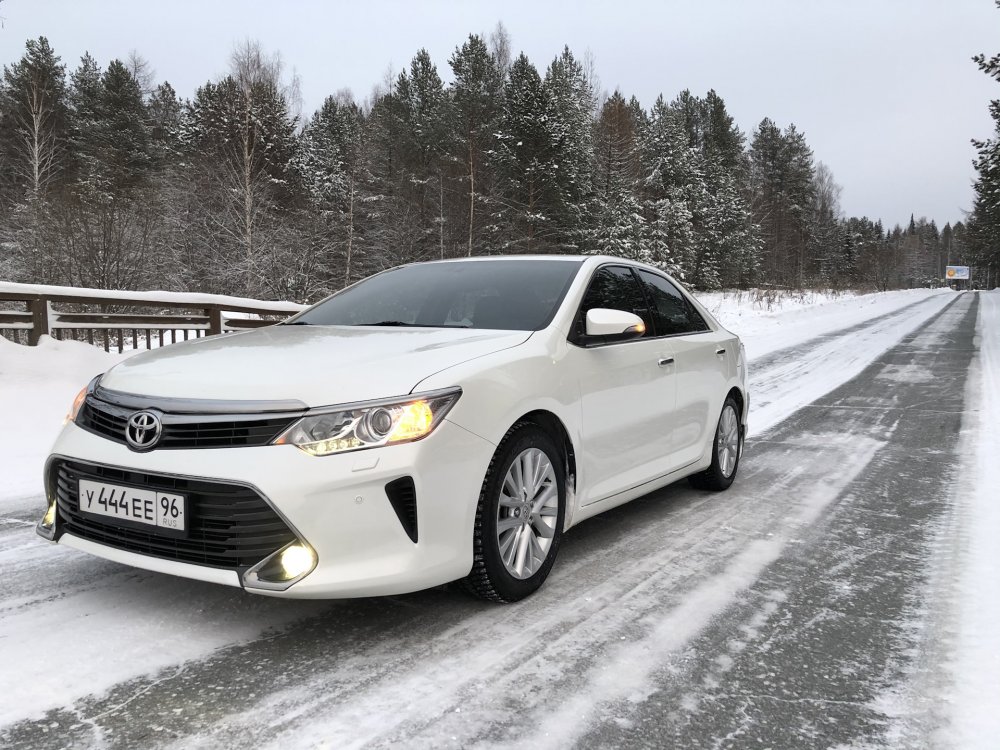 Toyota Camry 2016 белая