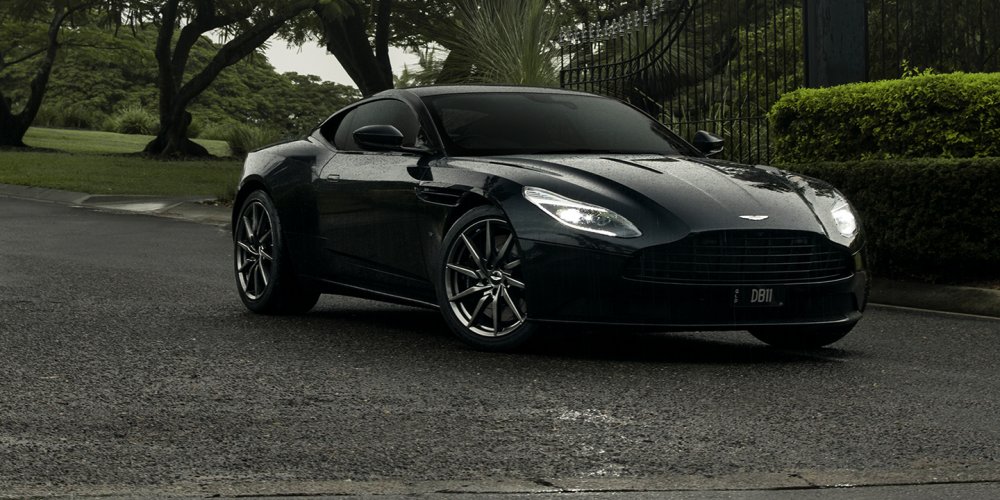 Aston Martin db11 черный