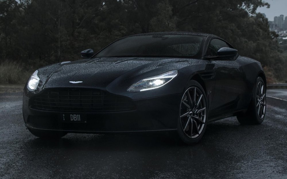 Машина Aston Martin db11