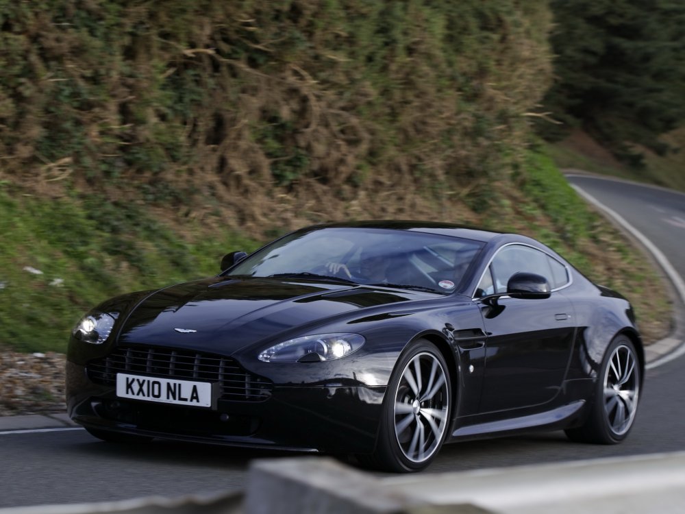 Aston Martin v8 Vantage 2010