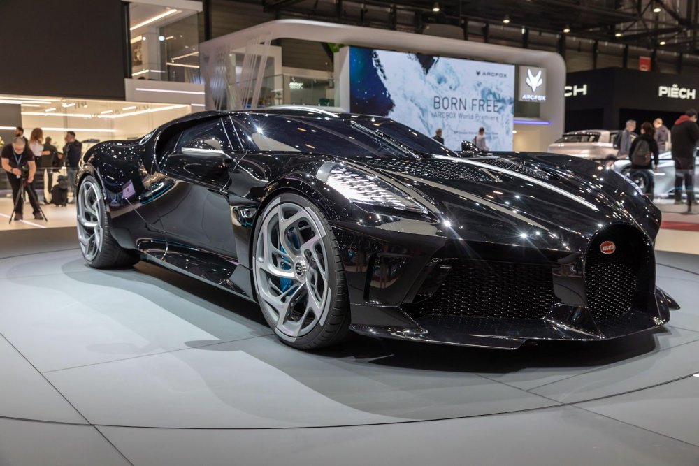 Машина Bugatti la voiture noire