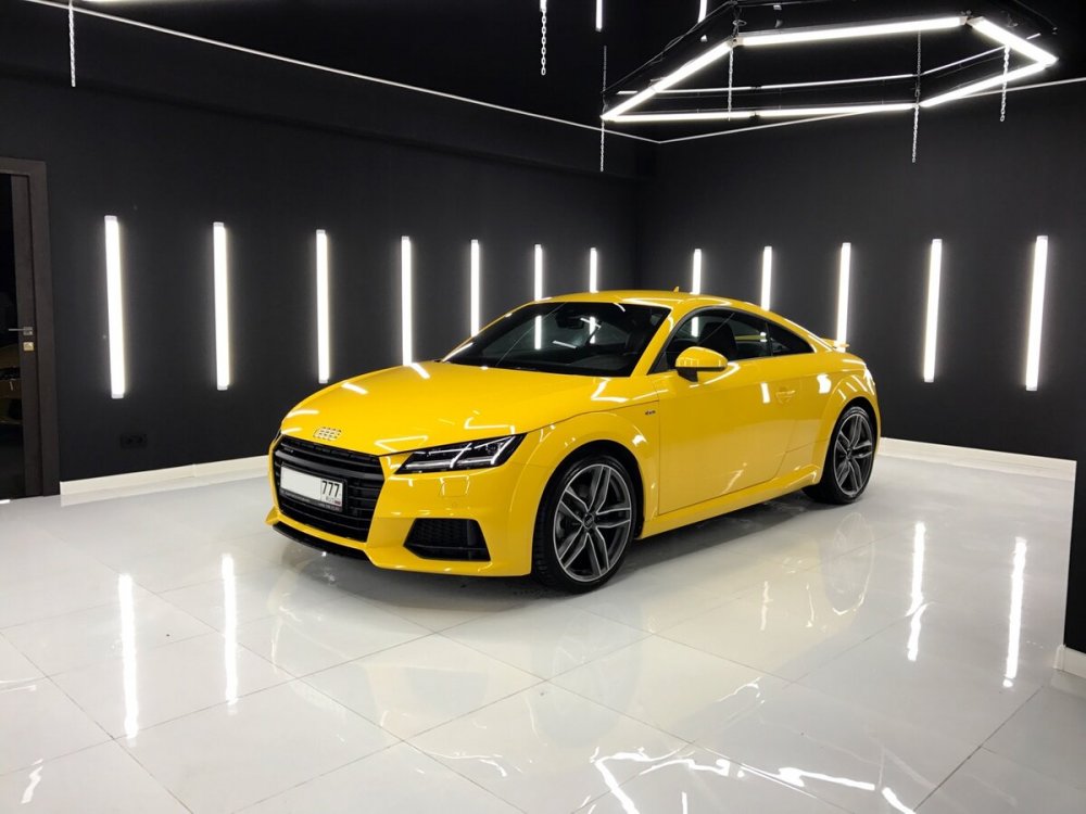 Audi TT 8s желтая