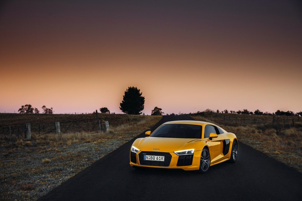 Audi r8 желтая