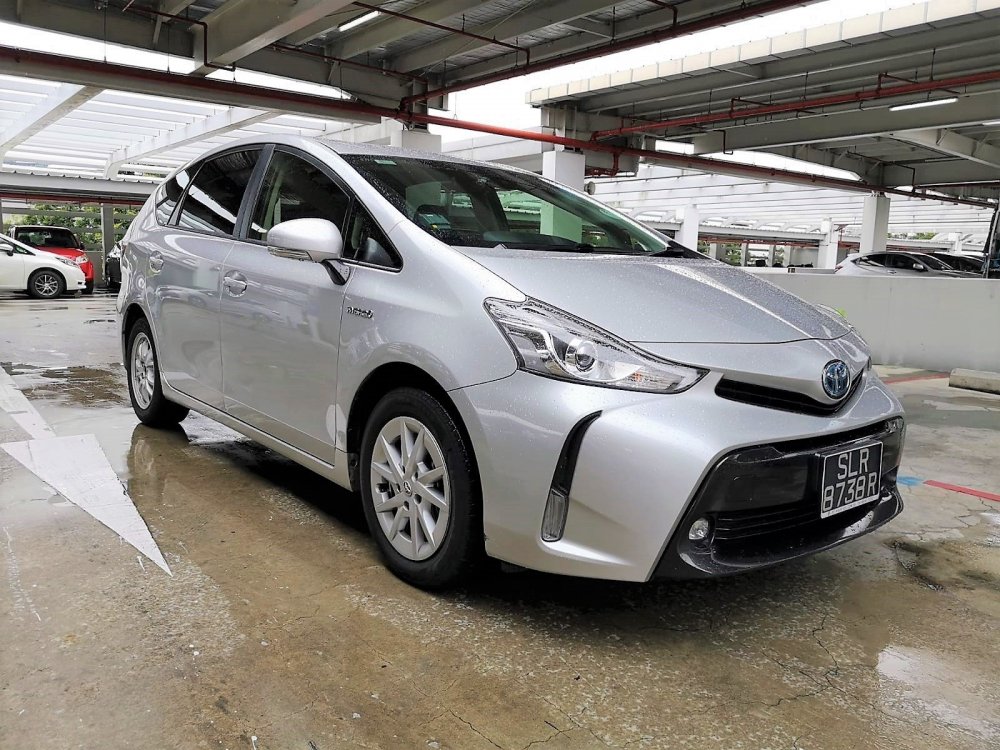 Toyota Prius v