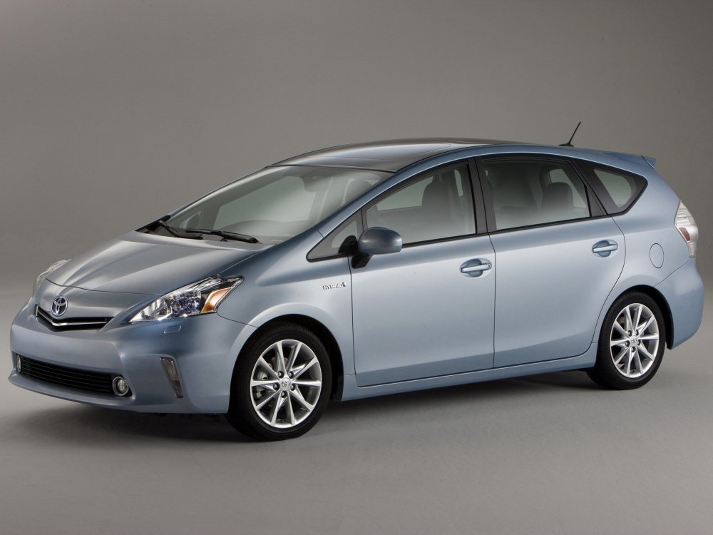 Toyota Prius Alpha 2012