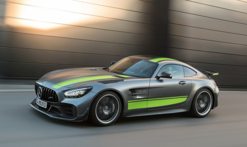 Mercedes Benz AMG gt r