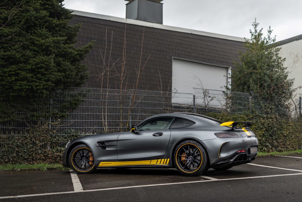 Mercedes Benz AMG gt r 2020