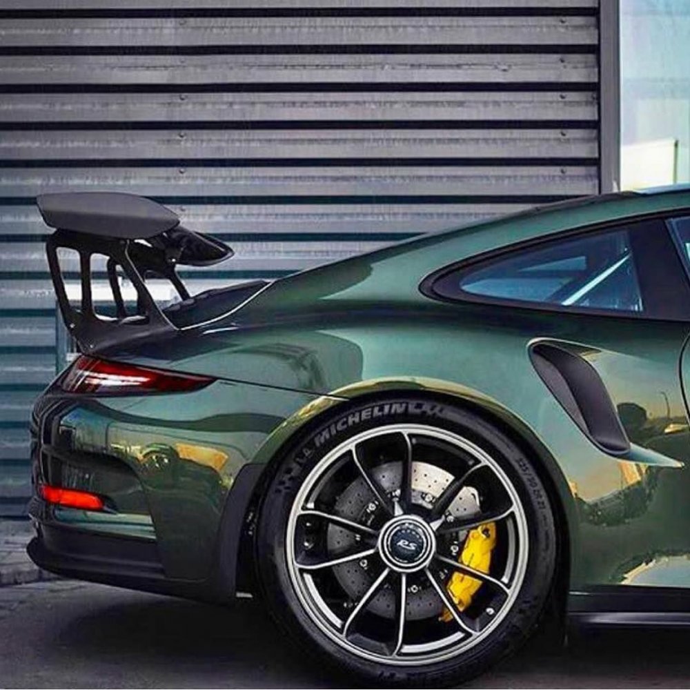 Oak Green Metallic Porsche