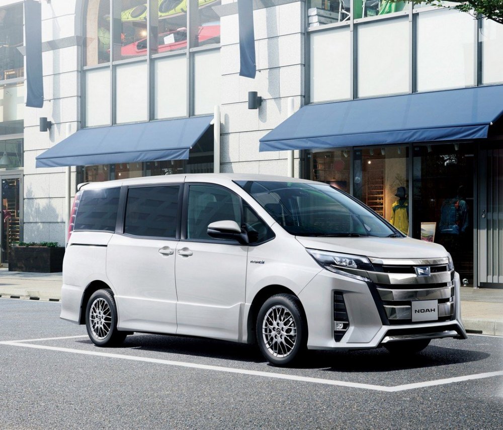 Toyota Noah 2015