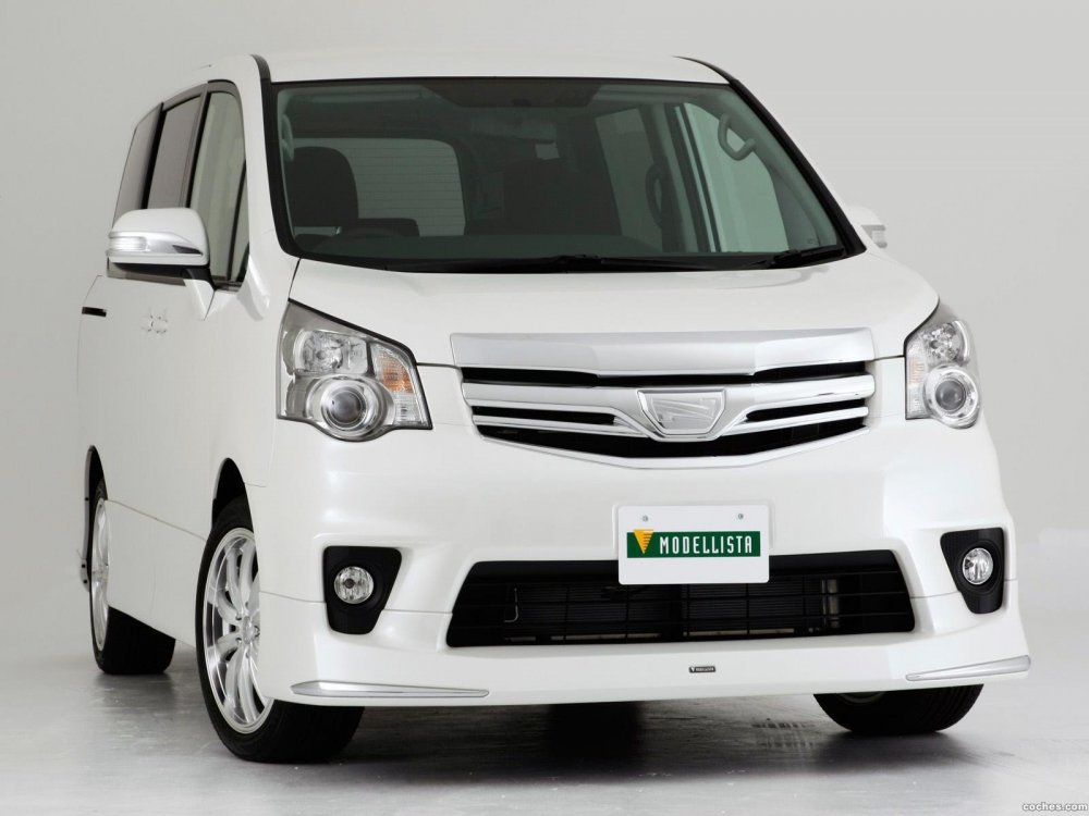 Toyota Noah 2010