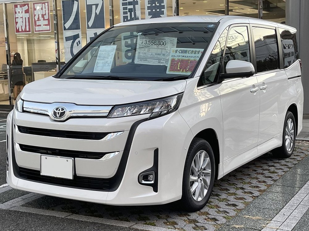 Toyota Voxy 2022