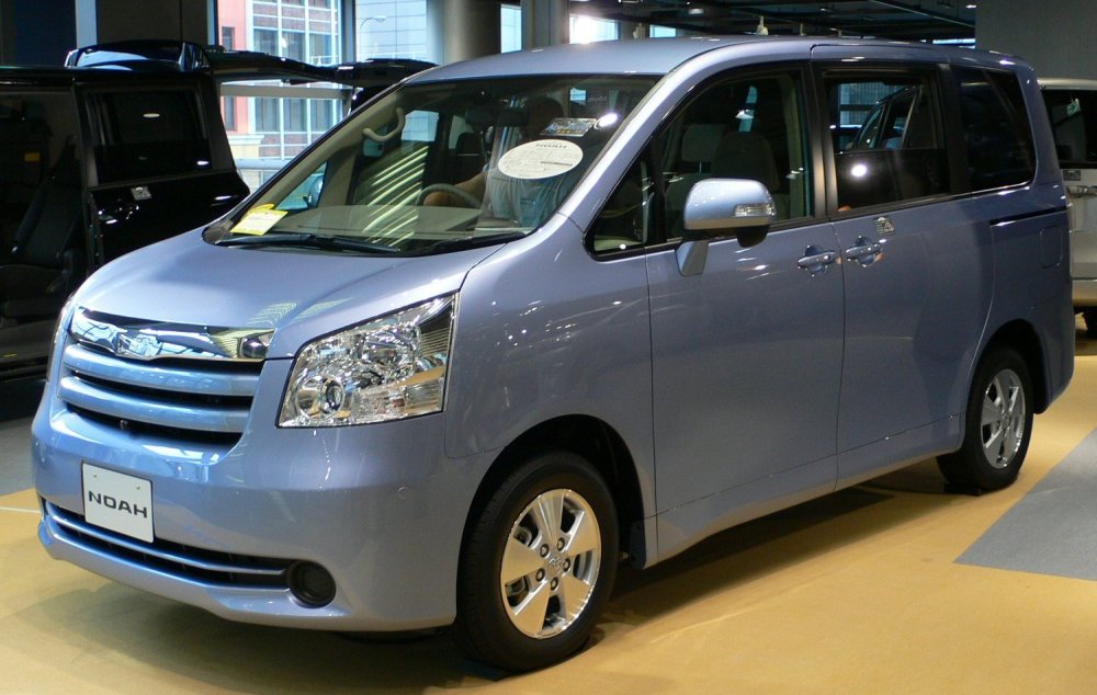 Toyota Noah 7