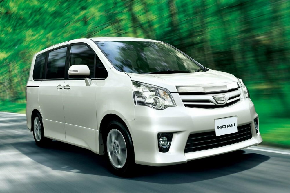 Toyota Noah 2010