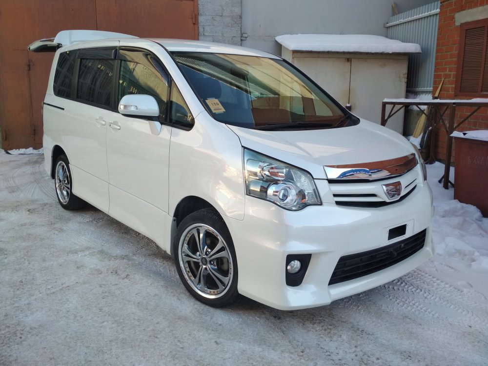 Toyota Noah (Тойота Ноах