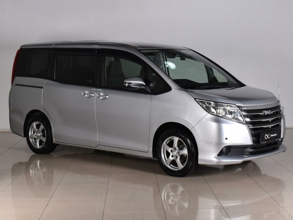 Toyota Noah 2016