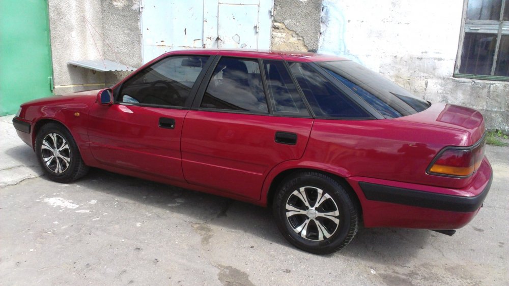 Daewoo espero красный