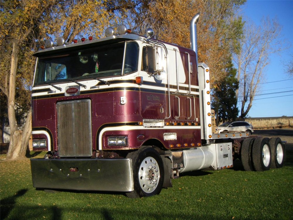 Седельный тягач Peterbilt 362