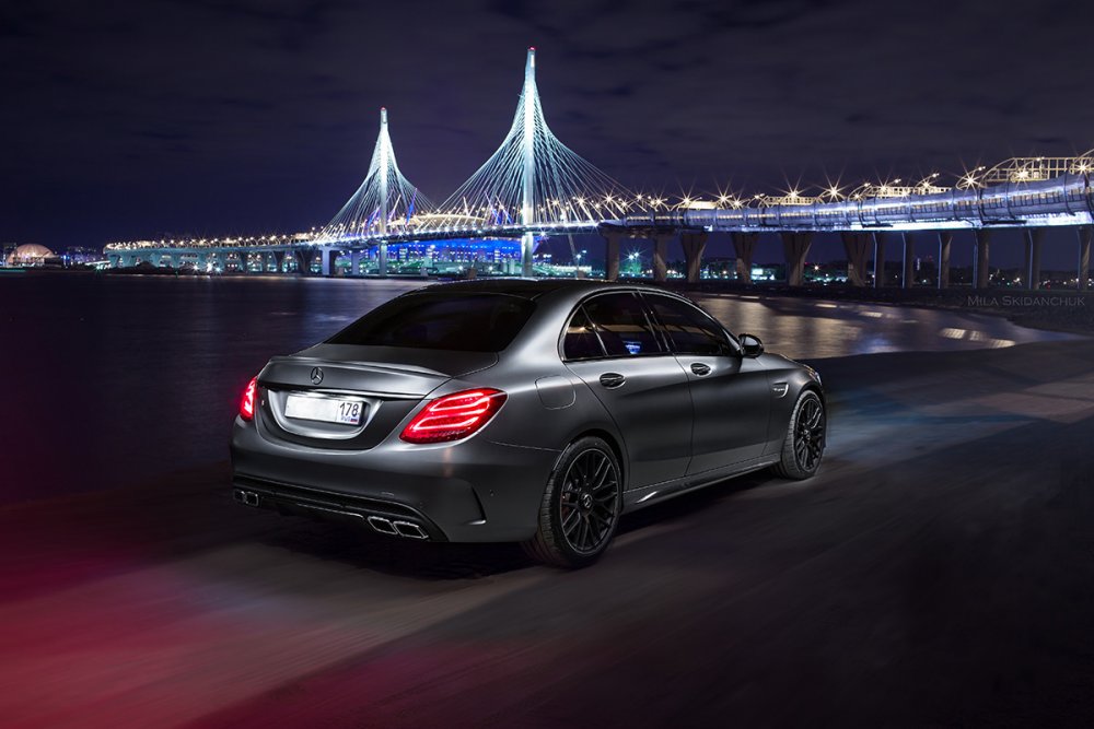 Мерс c63 AMG ночью