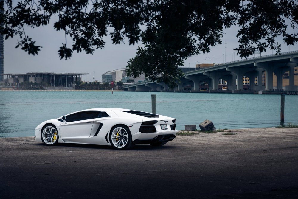 Lamborghini Aventador lp700