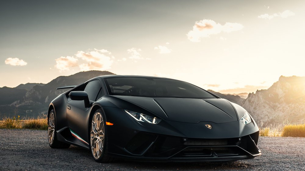 Lamborghini Huracán черная