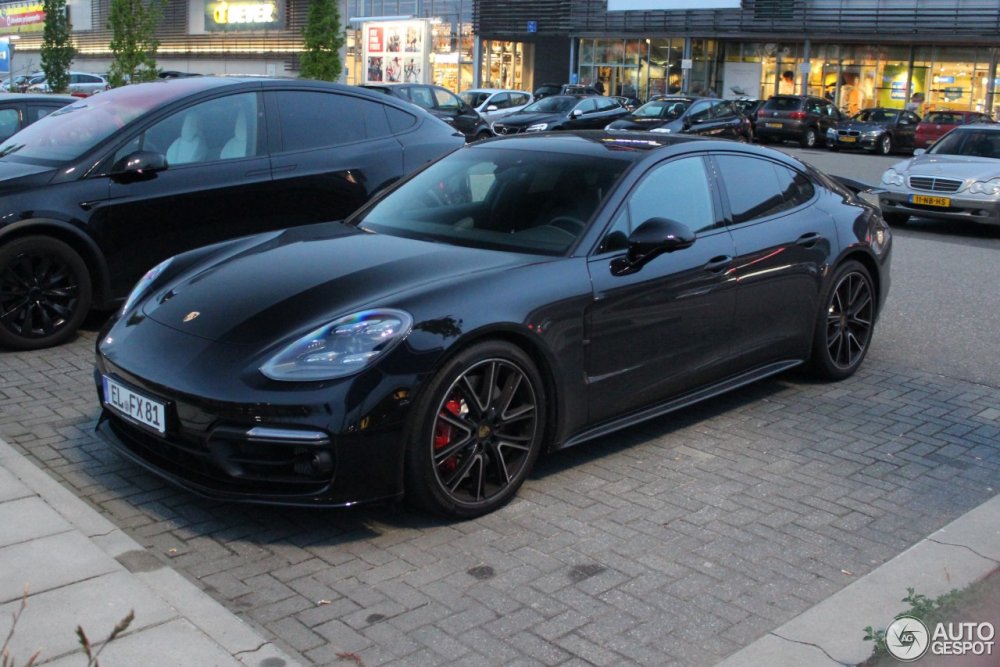 Porsche 971 Panamera Turbo