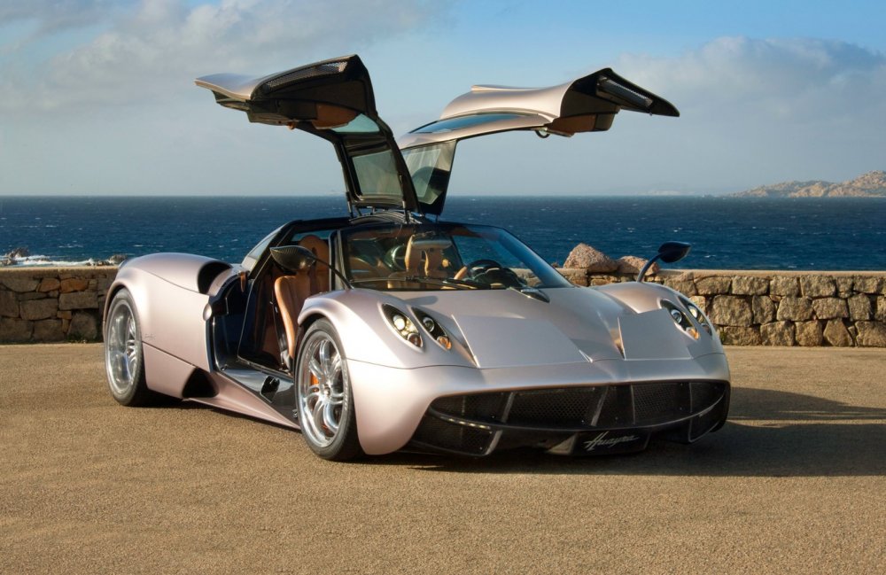 Машина Pagani Huayra Tempesta