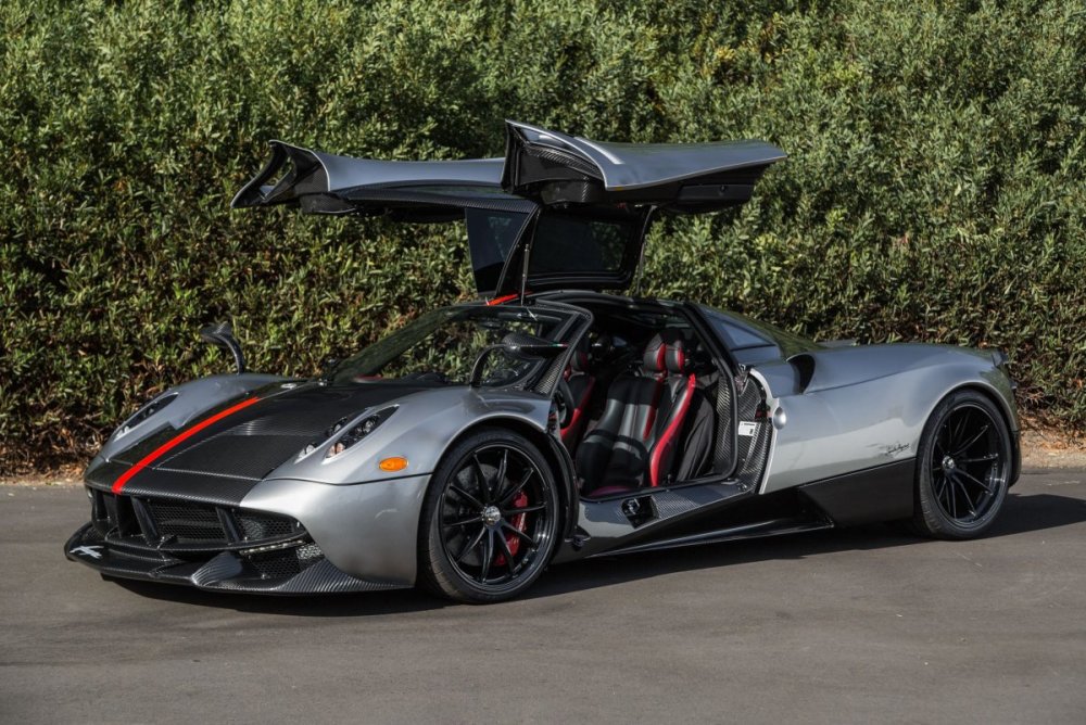 Машина Pagani Huayra