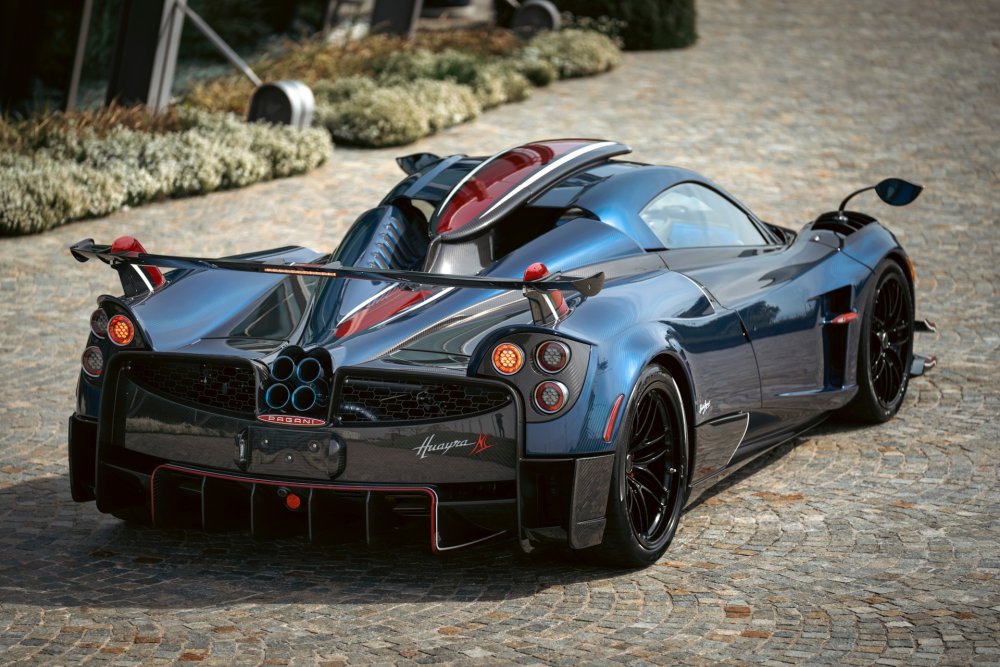 Машина Pagani Huayra