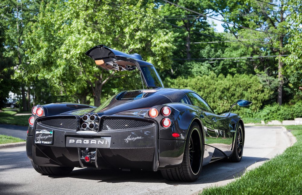 Машина Pagani Huayra