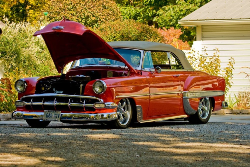 1954 Chevrolet Bel Air красный