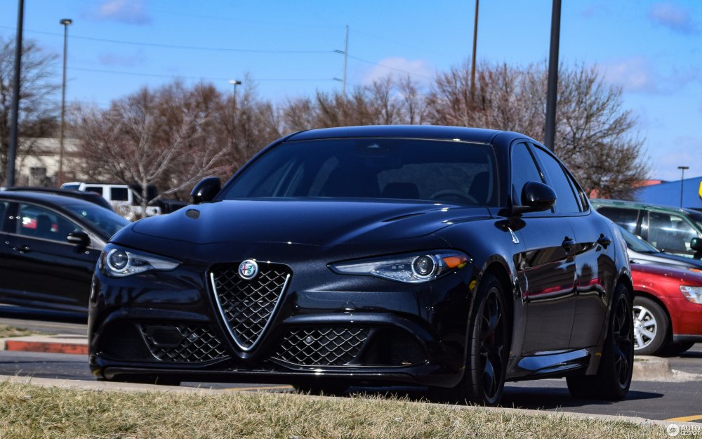 Alfa Romeo Giulia Quadrifoglio салон