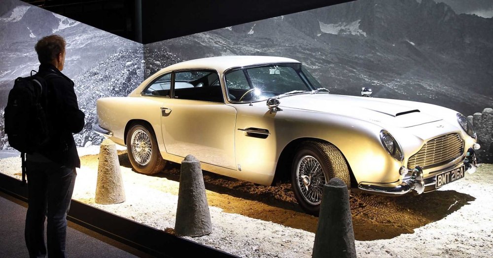 Aston Martin db5 Джеймс Бонд кадры