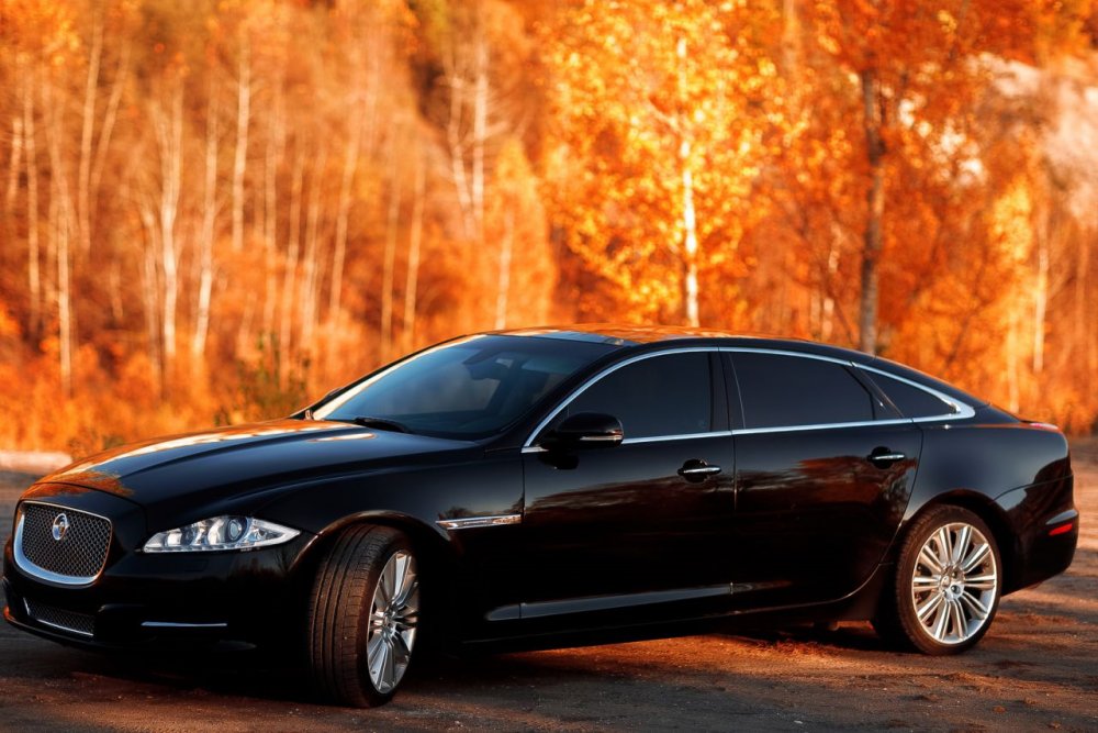 Jaguar XJ vi 2012