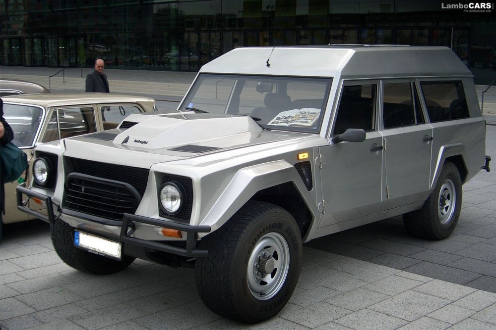 Lamborghini lm002